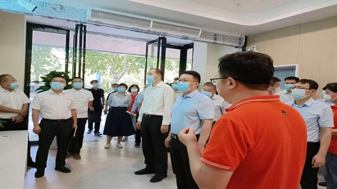 市民政局参观调研颐信养老服务网点