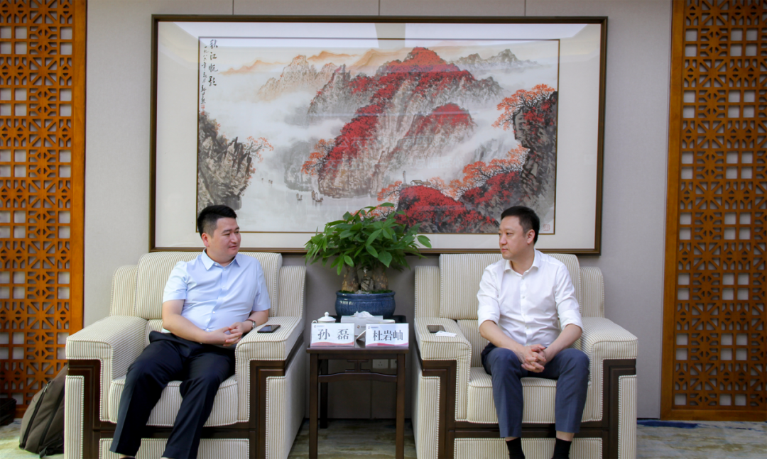 太阳集团党委书记、董事长杜岩岫会见西南证券江苏分公司副总经理一行