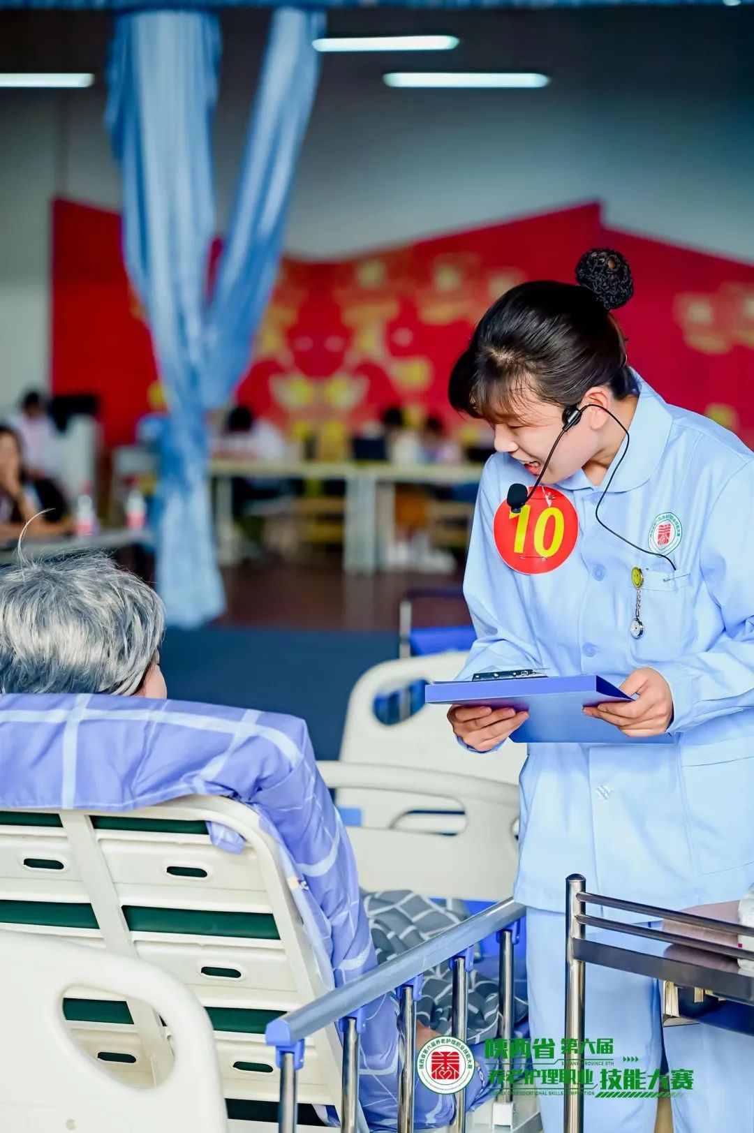 颐悦养老公司的李露露，你是好样的！