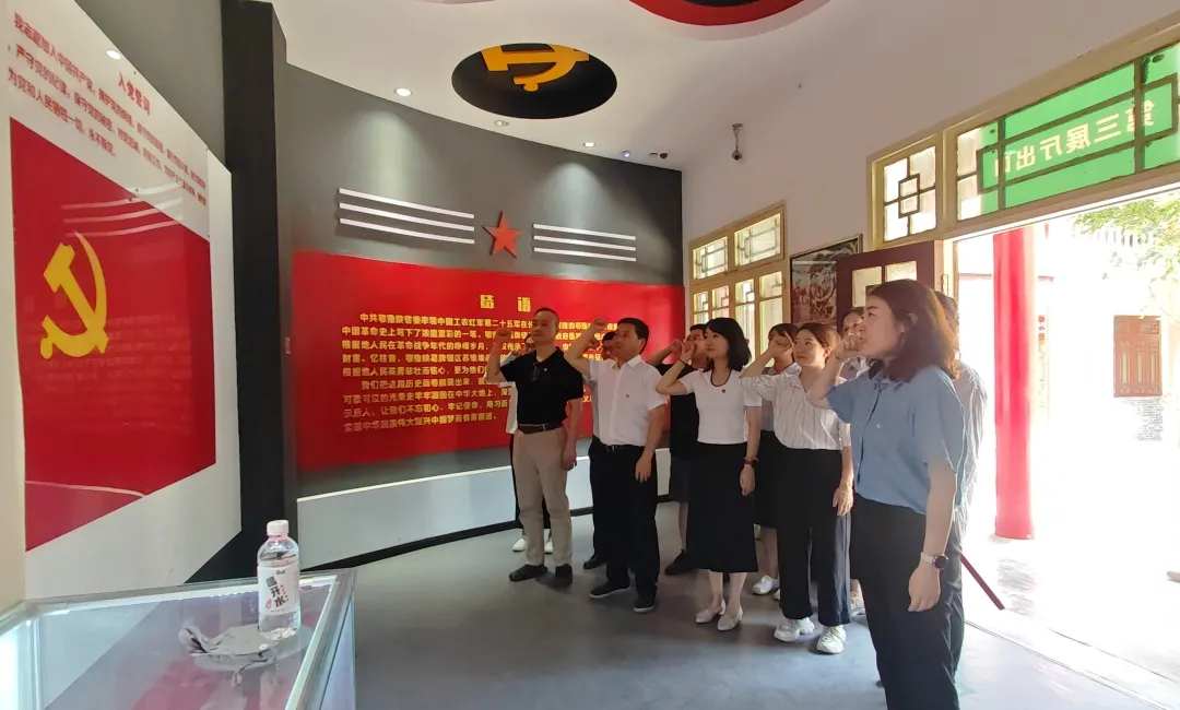 人力资源中心党支部、法律事务与风险合规中心开展联合主题党日活动
