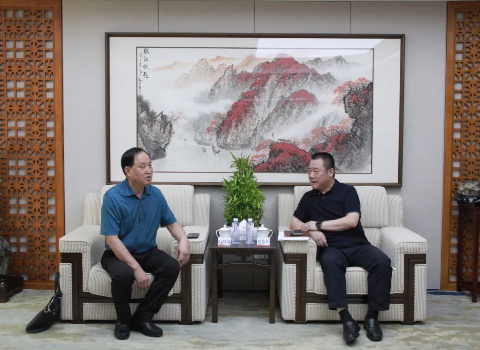 陕西省政府参事冯根福来公司调研座谈