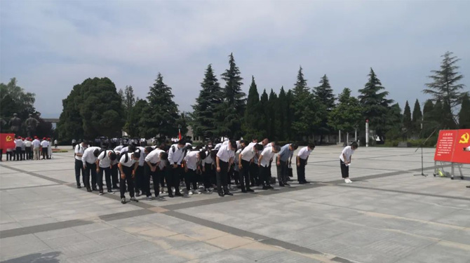 西投控股组织党员干部赴扶眉战役纪念馆开展主题党日暨廉政现场教学活动