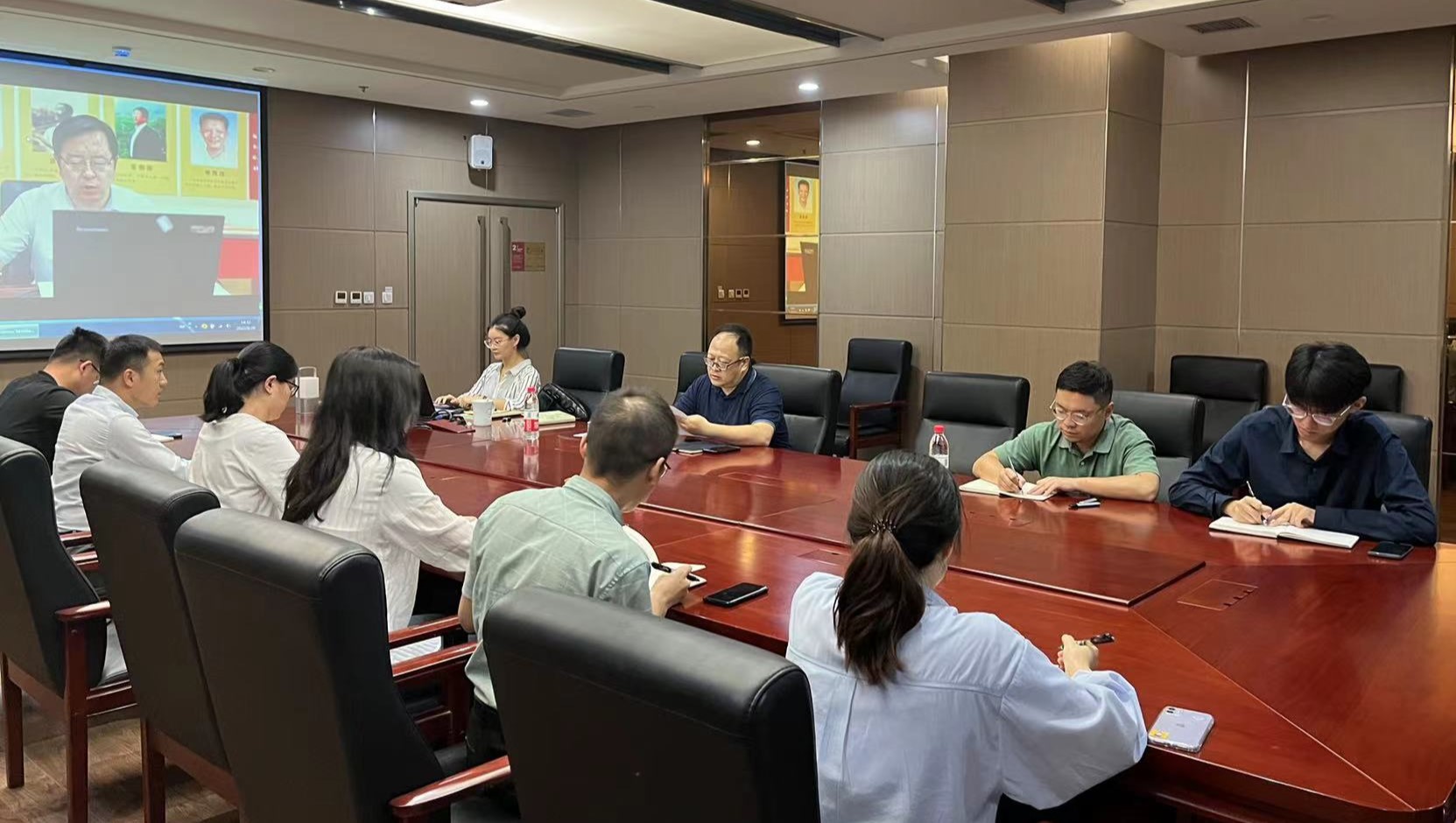 恒信资本党支部开展政治理论学习讨论会暨8月警示教育主题党日活动