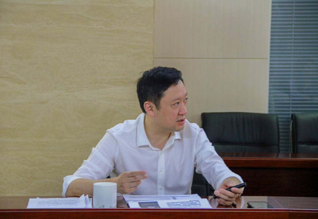杜岩岫同志参加支部活动,为党员讲授党课