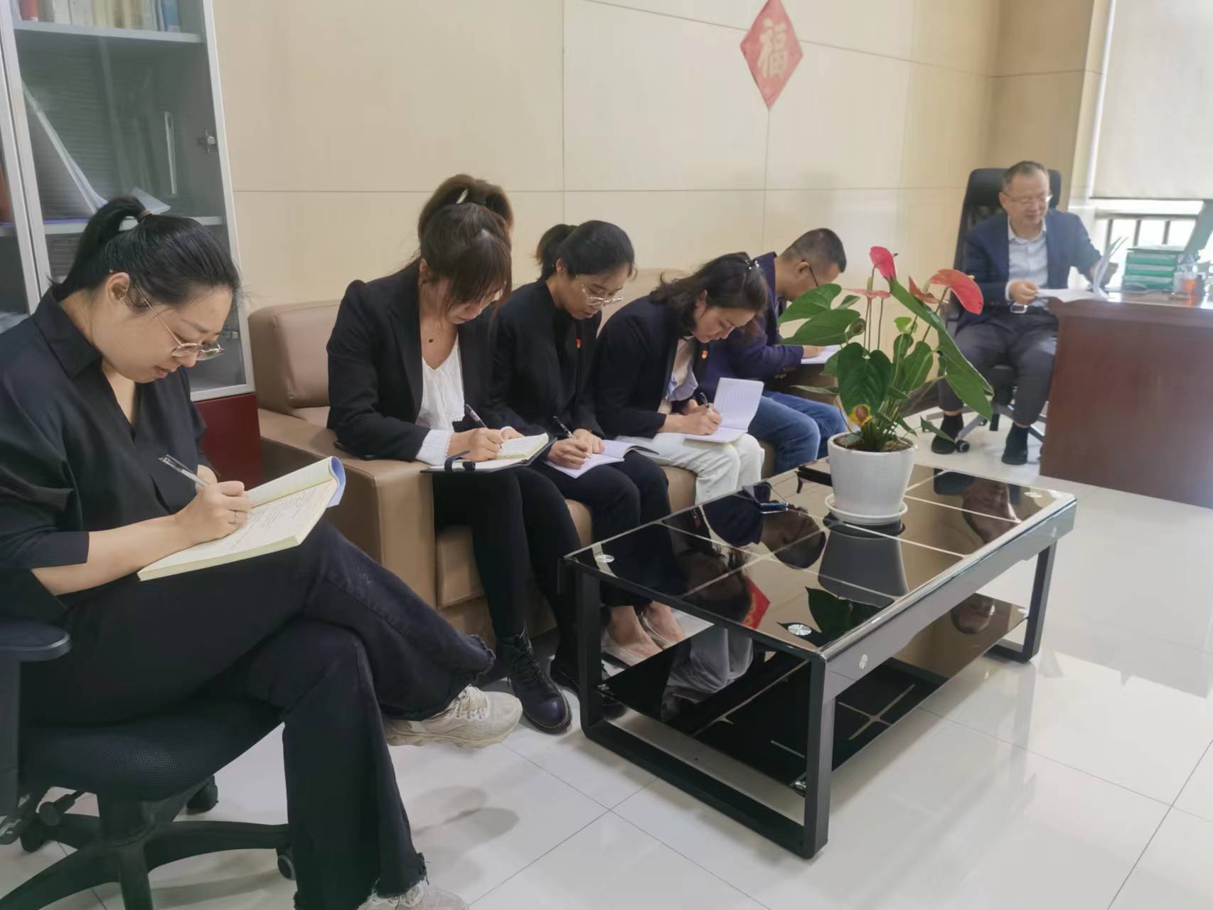 中小中心召开组织学习会