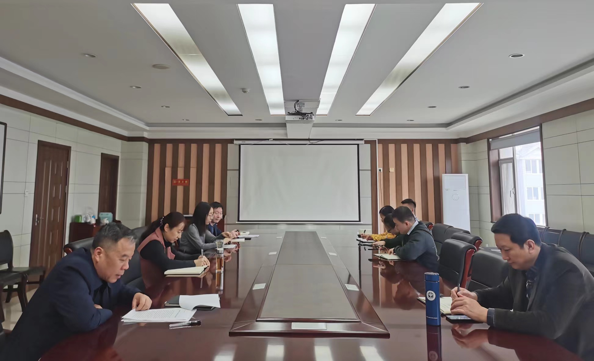 西安市西投投资(发展)有限公司召开党支部会议学习宣传贯彻党的二十大精神