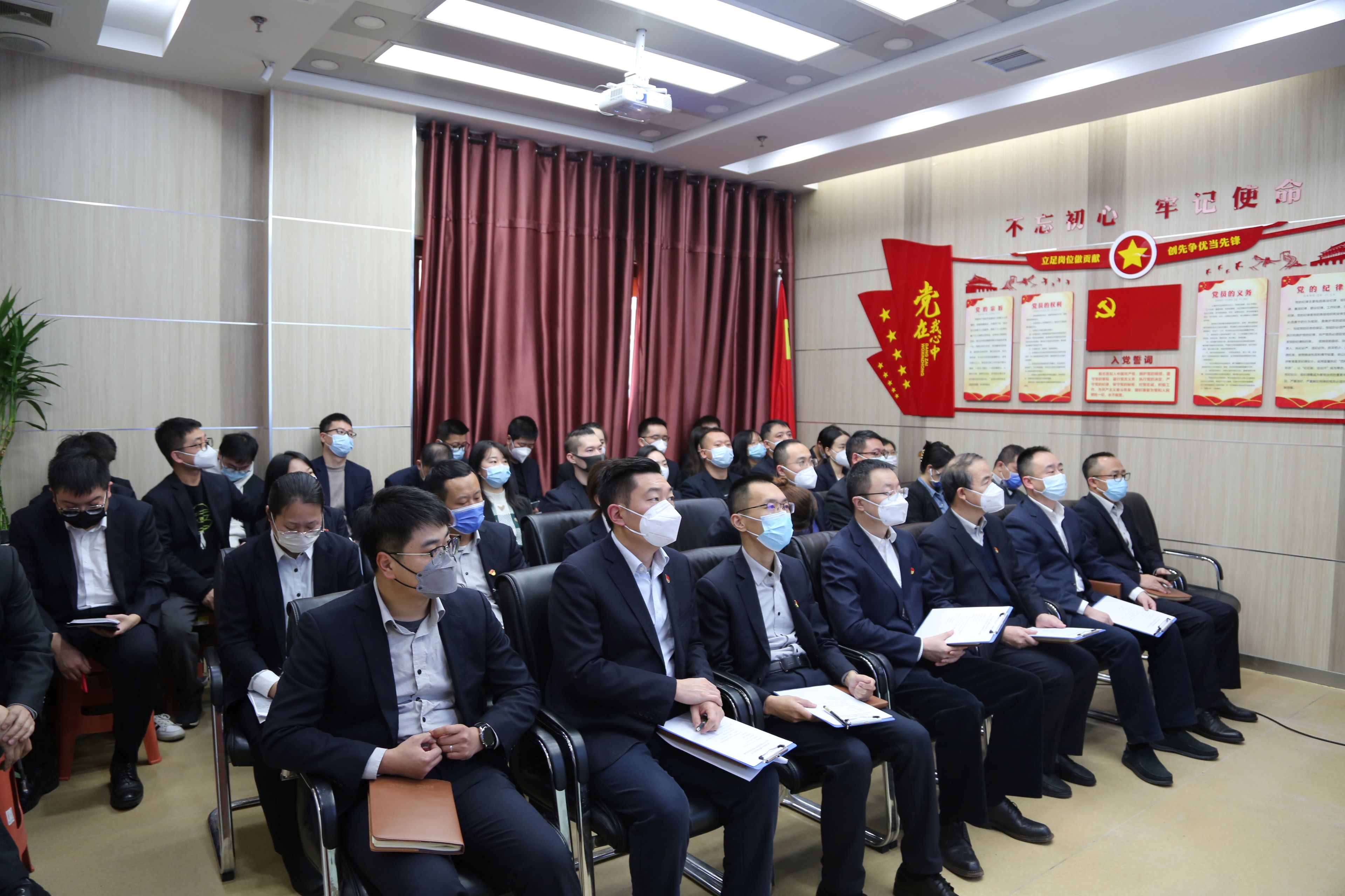 聚力创佳绩 实干谋新篇  国信小贷召开2022年度中高层干部述职大会