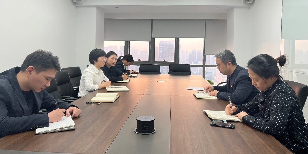 努力把准斗争方向，坚定斗争意志——法律事务中心召开会议传达党课精神