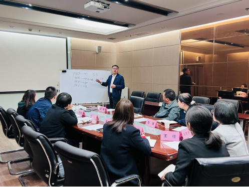 国际港务区管委会洪宪锋局长一行到颐悦养老公司调研座谈