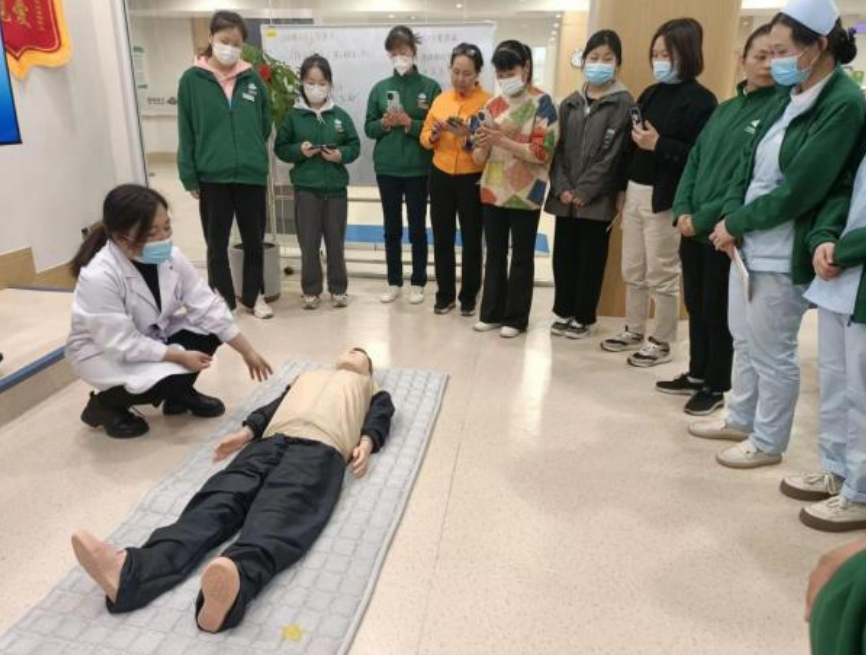“救”在身边!共筑服务安全——颐信养老举办急救技能培训 “救”在身边!共筑服务安全——颐信养老举办急救技能培训