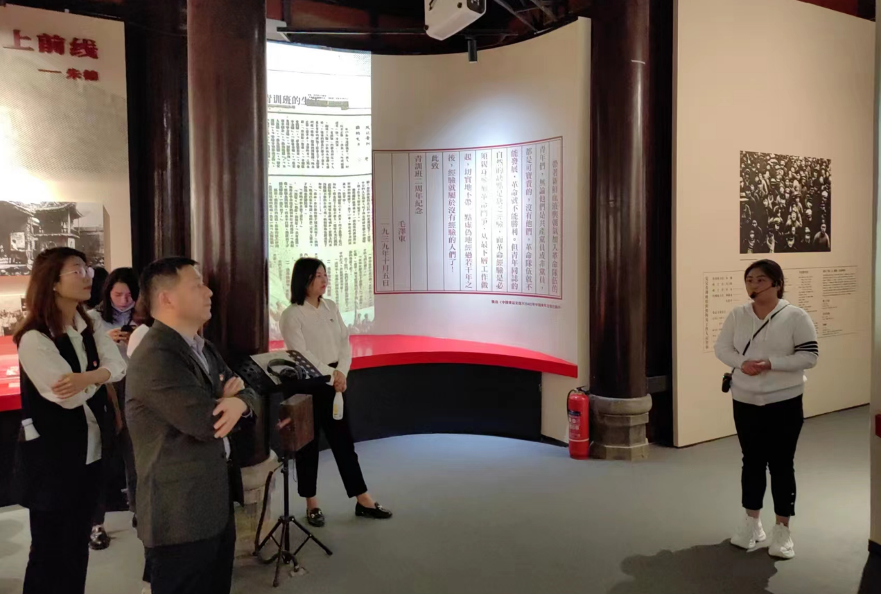 “重温红色岁月，弘扬革命精神” ——人力资源中心支部暨投资管理部党支部主题联合党日活动
