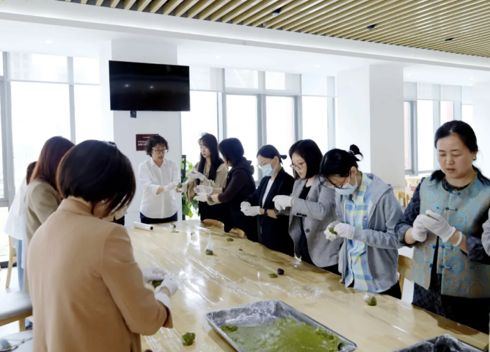 青团传古韵 聚力共前行——太阳集团工会举办“我们的节日·清明”手作青团活动